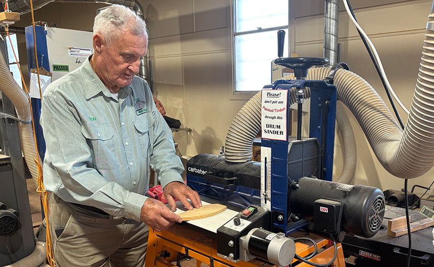 Dalby Men's Shed Leith Tebbit at drum sander_850px